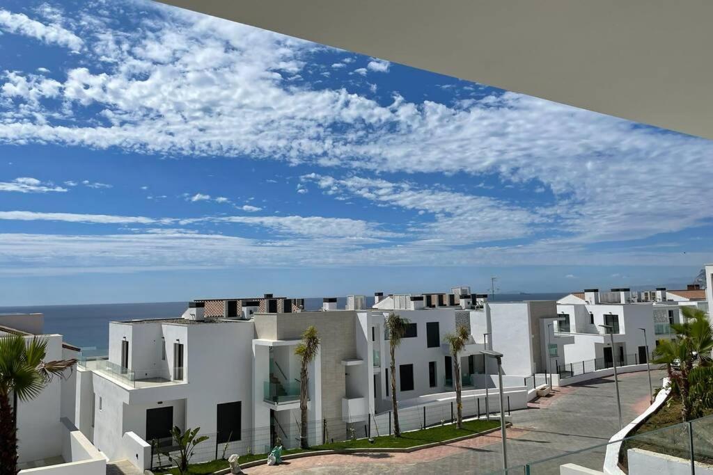 Modern 2 Beds Apartment In Alcaidesa Kültér fotó