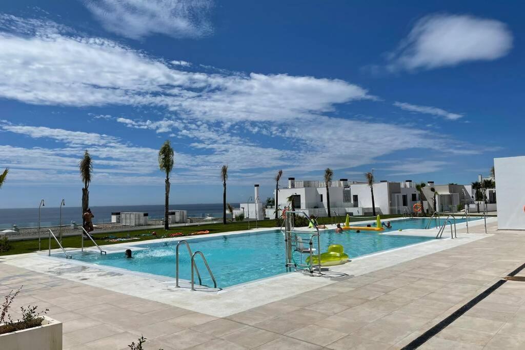 Modern 2 Beds Apartment In Alcaidesa Kültér fotó