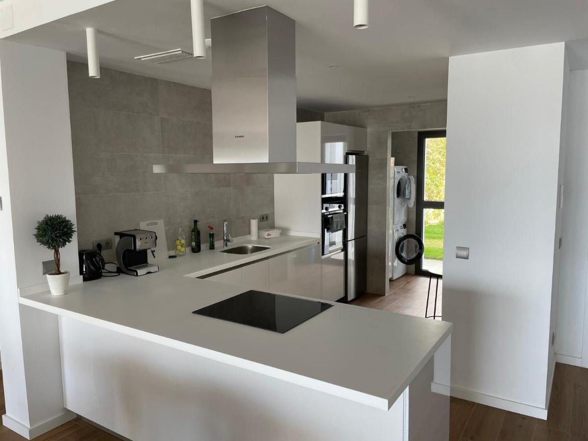 Modern 2 Beds Apartment In Alcaidesa Kültér fotó